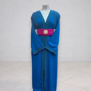 Caftan bleu avec intérieur rose