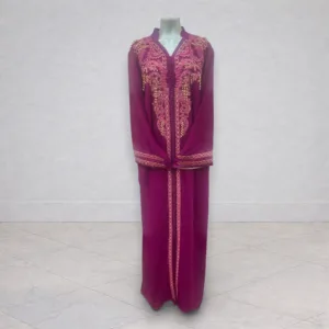 Caftan rose avec ornements doré