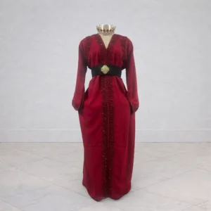 Caftan rouge avec intérieur noir